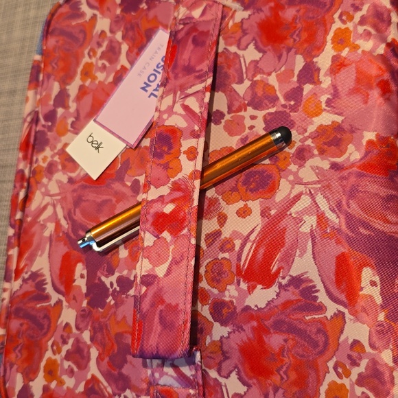 BELK BRAND WOMEN'S PINK & RED FLORAL MAKEUP COSMETIC BAG - Picture 3 of 9